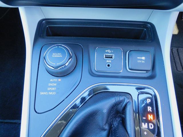 ジープ・チェロキー リミテッド　後期・ＡＣＣ・本革エアシート・純正ナビＴＶ・バックカメラ・ＣａｒＰｌａｙ・Ｂｌｕｅｔｏｏｔｈ・スマートキー・純正１８ＡＷ・コーナーセンサー・パワーバックドア・ＬＥＤライト・ＥＴＣ・Ｐアシスト・ＵＳＢ（14枚目）