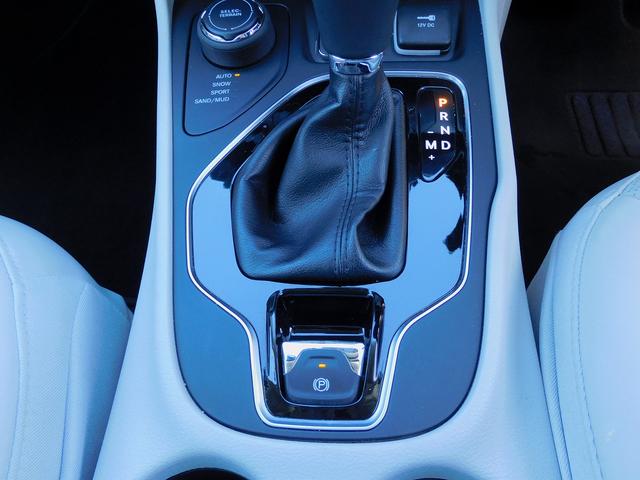 ジープ・チェロキー リミテッド　後期・ＡＣＣ・本革エアシート・純正ナビＴＶ・バックカメラ・ＣａｒＰｌａｙ・Ｂｌｕｅｔｏｏｔｈ・スマートキー・純正１８ＡＷ・コーナーセンサー・パワーバックドア・ＬＥＤライト・ＥＴＣ・Ｐアシスト・ＵＳＢ（36枚目）