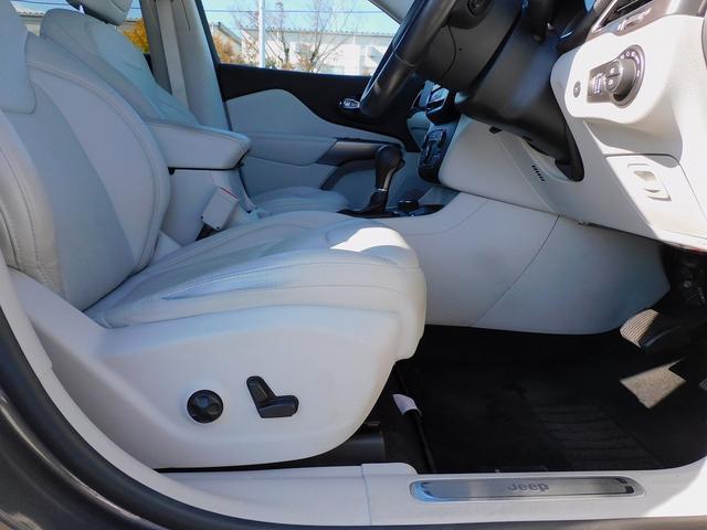 ジープ・チェロキー リミテッド　後期・ＡＣＣ・本革エアシート・純正ナビＴＶ・バックカメラ・ＣａｒＰｌａｙ・Ｂｌｕｅｔｏｏｔｈ・スマートキー・純正１８ＡＷ・コーナーセンサー・パワーバックドア・ＬＥＤライト・ＥＴＣ・Ｐアシスト・ＵＳＢ（41枚目）