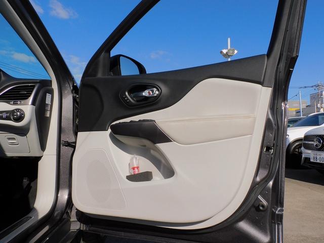 ジープ・チェロキー リミテッド　後期・ＡＣＣ・本革エアシート・純正ナビＴＶ・バックカメラ・ＣａｒＰｌａｙ・Ｂｌｕｅｔｏｏｔｈ・スマートキー・純正１８ＡＷ・コーナーセンサー・パワーバックドア・ＬＥＤライト・ＥＴＣ・Ｐアシスト・ＵＳＢ（44枚目）