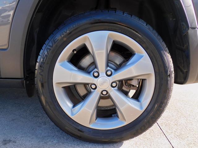 ジープ・チェロキー リミテッド　後期・ＡＣＣ・本革エアシート・純正ナビＴＶ・バックカメラ・ＣａｒＰｌａｙ・Ｂｌｕｅｔｏｏｔｈ・スマートキー・純正１８ＡＷ・コーナーセンサー・パワーバックドア・ＬＥＤライト・ＥＴＣ・Ｐアシスト・ＵＳＢ（64枚目）