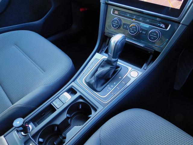 ゴルフ ＴＳＩコンフォートライン　テックエディション　後期・ＡＣＣ・Ｄｉｓｃｏｖｅｒ　Ｐｒｏ・ナビＴＶ・バックカメラ・デジタルメーター・ＬＥＤライト・ＣａｒＰｌａｙ・Ｂｌｕｅｔｏｏｔｈ・純正１７インチＡＷ・スマートキー・２．０ＥＴＣ・パドルシフト・ＵＳＢ（12枚目）