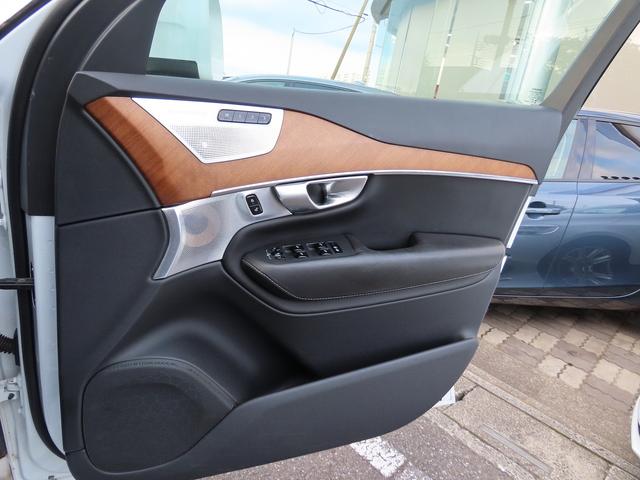 ＸＣ９０ Ｔ６　ＡＷＤ　インスクリプション　エアサスペンション装着車／サンルーフ／黒革／Ｂｏｗｅｒｓ＆Ｗｉｌｋｉｎｓ／ナビＴＶ／全周囲カメラ／ＣａｒＰｌａｙ／ベンチレーションシート／ＬＥＤヘッド／ＰＷバックドア／Ｐアシスト／禁煙車／記録簿／（62枚目）