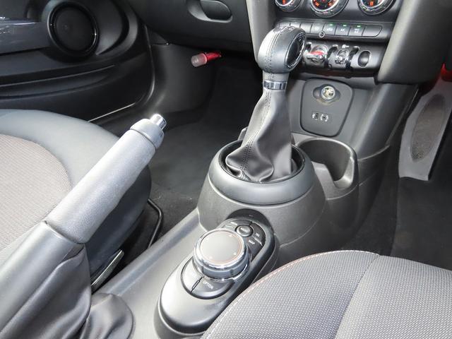 ＭＩＮＩ クーパーＤ　／ＮＥＷｉＤｒｉｖｅナビ／ＢＴオーディオ／ＥＴＣ／ＬＥＤヘッド／ＦＲフォグ／本革巻きステア／ＡＵＸ／ＵＳＢ／オートワイパー／オートライト／禁煙車／（15枚目）