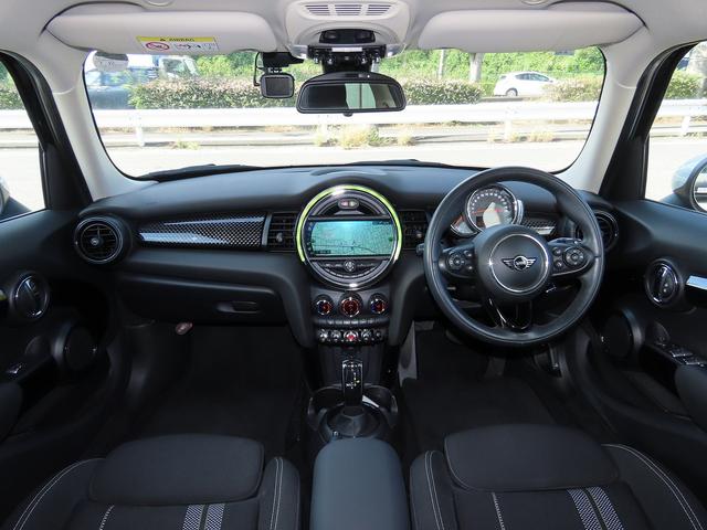 ＭＩＮＩ クーパーＳ　ペッパーｐｋｇ／中期モデル／電子シフトＤＣＴ／１オーナー／ＡＣＣ／インテリＳ／タッチスクリーンＮＥＷｉＤｒｉｖｅナビ／Ｂカメラ／ＢＴオーディオ／スマキー／アイドリングＳＴＯＰ／ＬＥＤ／Ｐアシスト／（4枚目）