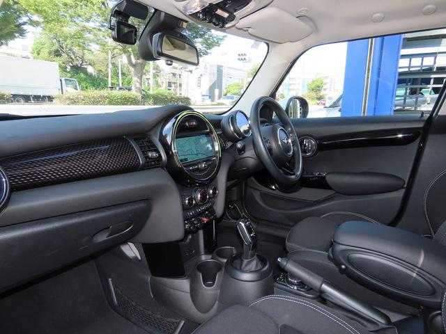 ＭＩＮＩ クーパーＳ　ペッパーｐｋｇ／中期モデル／電子シフトＤＣＴ／１オーナー／ＡＣＣ／インテリＳ／タッチスクリーンＮＥＷｉＤｒｉｖｅナビ／Ｂカメラ／ＢＴオーディオ／スマキー／アイドリングＳＴＯＰ／ＬＥＤ／Ｐアシスト／（5枚目）