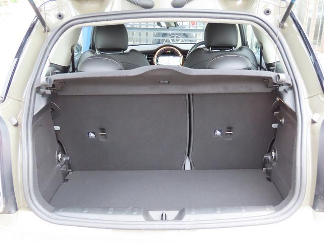 ＭＩＮＩ クーパーＤ　ペッパーｐｋｇ／中期モデル／電子シフトＤＣＴ／１オーナー／黒革／タッチスクリーンＮＥＷｉＤｒｉｖｅナビ／Ｂカメラ／ＢＴオーディオ／スマキー／アイドリングＳＴＯＰ／ＬＥＤヘッド／ＦＲフォグ／Ｐアシスト／（8枚目）