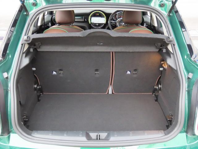 ＭＩＮＩ クーパーＳＤ　６０イヤーズエディション　／中期モデル／特別仕様車／茶革（ダークマロン）／ＡＣＣ／インテリＳ／タッチスクリーンＮＥＷｉＤｒｉｖｅナビ／Ｂカメラ／ＢＴオーディオ／スマキー／ＬＥＤヘッド／パドルシフト／シートヒーター／記録簿／（8枚目）