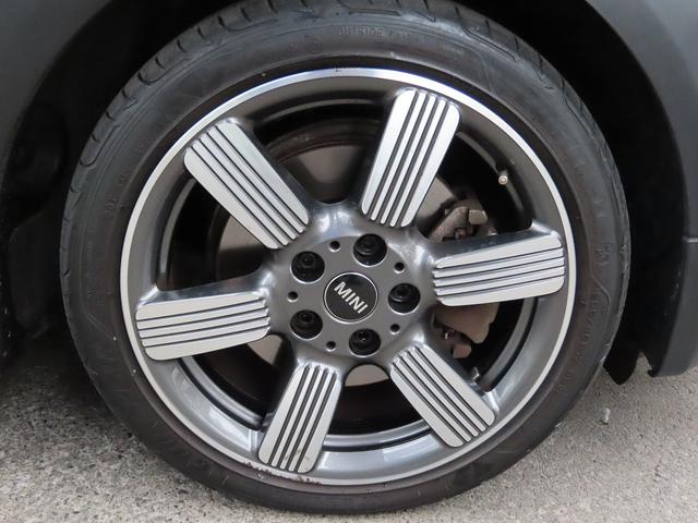 ＭＩＮＩ クーパーＳＤ　６０イヤーズエディション　／中期モデル／特別仕様車／茶革（ダークマロン）／ＡＣＣ／インテリＳ／タッチスクリーンＮＥＷｉＤｒｉｖｅナビ／Ｂカメラ／ＢＴオーディオ／スマキー／ＬＥＤヘッド／パドルシフト／シートヒーター／記録簿／（31枚目）