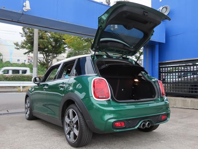 ＭＩＮＩ クーパーＳＤ　６０イヤーズエディション　／中期モデル／特別仕様車／茶革（ダークマロン）／ＡＣＣ／インテリＳ／タッチスクリーンＮＥＷｉＤｒｉｖｅナビ／Ｂカメラ／ＢＴオーディオ／スマキー／ＬＥＤヘッド／パドルシフト／シートヒーター／記録簿／（59枚目）