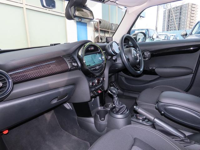 ＭＩＮＩ クーパーＳＤ　ペッパーｐｋｇ／中期モデル／ＡＣＣ／インテリＳ／タッチスクリーンＮＥＷｉＤｒｉｖｅナビ／Ｂカメラ／ＢＴオーディオ／スマキー／ＬＥＤヘッド／アイドリングＳＴＯＰ／Ｐアシスト／ＵＳＢ／禁煙車／（27枚目）