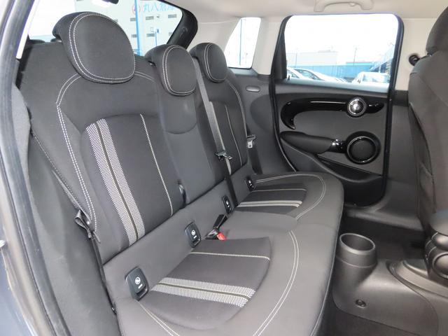 ＭＩＮＩ クーパーＳＤ　ペッパーｐｋｇ／中期モデル／ＡＣＣ／インテリＳ／タッチスクリーンＮＥＷｉＤｒｉｖｅナビ／Ｂカメラ／ＢＴオーディオ／スマキー／ＬＥＤヘッド／アイドリングＳＴＯＰ／Ｐアシスト／ＵＳＢ／禁煙車／（30枚目）