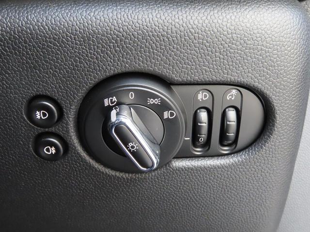 ＭＩＮＩ クーパーＳＤ　ペッパーｐｋｇ／中期モデル／ＡＣＣ／インテリＳ／タッチスクリーンＮＥＷｉＤｒｉｖｅナビ／Ｂカメラ／ＢＴオーディオ／スマキー／ＬＥＤヘッド／アイドリングＳＴＯＰ／Ｐアシスト／ＵＳＢ／禁煙車／（49枚目）