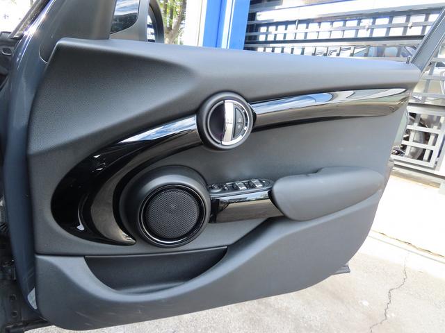 ＭＩＮＩ クーパーＳＤ　ペッパーｐｋｇ／中期モデル／ＡＣＣ／インテリＳ／タッチスクリーンＮＥＷｉＤｒｉｖｅナビ／Ｂカメラ／ＢＴオーディオ／スマキー／ＬＥＤヘッド／アイドリングＳＴＯＰ／Ｐアシスト／ＵＳＢ／禁煙車／（52枚目）