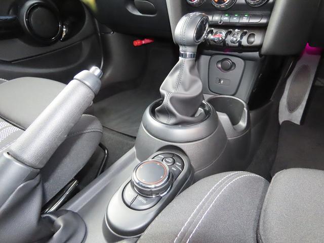 ＭＩＮＩ クーパーＳＤ　ペッパーｐｋｇ／中期モデル／ＡＣＣ／インテリＳ／タッチスクリーンＮＥＷｉＤｒｉｖｅナビ／Ｂカメラ／ＢＴオーディオ／スマキー／ＬＥＤヘッド／アイドリングＳＴＯＰ／Ｐアシスト／ＵＳＢ／禁煙車／（53枚目）