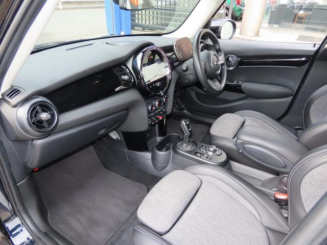 MINI クーパーSD クラシック・トリム /LCIモデル/デジタルパッケージプラス/液晶メーター/ACC/MINIドライビングモード/MINIナビID6/Bカメラ/BTオーディオ/ミラーETC/LEDヘッド/Pアシスト/禁煙車/(5枚目)