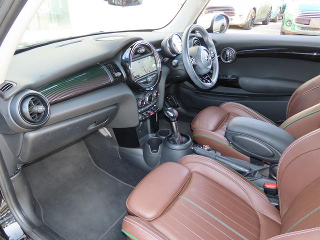 MINI クーパーSD 60イヤーズエディション /中期モデル/特別仕様車/茶革(ダークマロン)/ACC/インテリS/MINIナビID5/Bカメラ/BTオーディオ/スマキー/アイドリングSTOP/パドルシフト/シートヒーター/LED/FRフォグ/(5枚目)