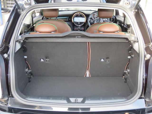 MINI クーパーSD 60イヤーズエディション /中期モデル/特別仕様車/茶革(ダークマロン)/ACC/インテリS/MINIナビID5/Bカメラ/BTオーディオ/スマキー/アイドリングSTOP/パドルシフト/シートヒーター/LED/FRフォグ/(32枚目)