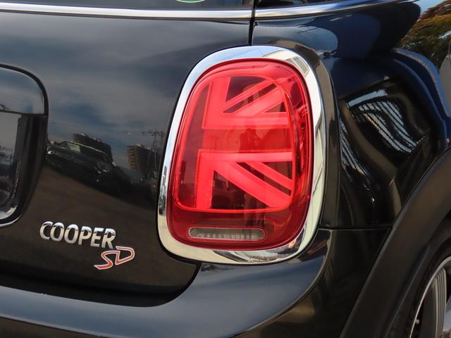 MINI クーパーSD 60イヤーズエディション /中期モデル/特別仕様車/茶革(ダークマロン)/ACC/インテリS/MINIナビID5/Bカメラ/BTオーディオ/スマキー/アイドリングSTOP/パドルシフト/シートヒーター/LED/FRフォグ/(40枚目)