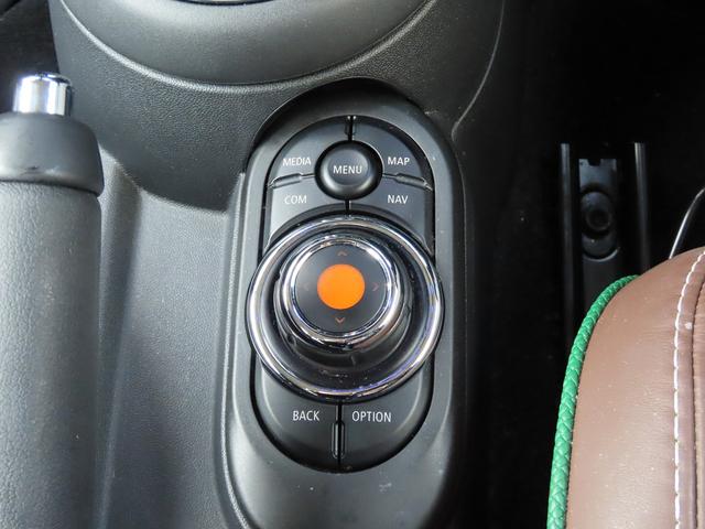 MINI クーパーSD 60イヤーズエディション /中期モデル/特別仕様車/茶革(ダークマロン)/ACC/インテリS/MINIナビID5/Bカメラ/BTオーディオ/スマキー/アイドリングSTOP/パドルシフト/シートヒーター/LED/FRフォグ/(44枚目)