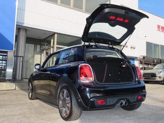 MINI クーパーSD 60イヤーズエディション /中期モデル/特別仕様車/茶革(ダークマロン)/ACC/インテリS/MINIナビID5/Bカメラ/BTオーディオ/スマキー/アイドリングSTOP/パドルシフト/シートヒーター/LED/FRフォグ/(46枚目)