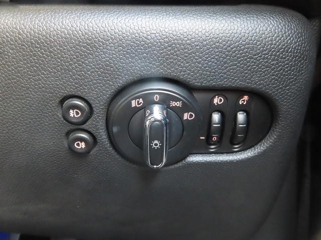 MINI クーパーSD 60イヤーズエディション /中期モデル/特別仕様車/茶革(ダークマロン)/ACC/インテリS/MINIナビID5/Bカメラ/BTオーディオ/スマキー/アイドリングSTOP/パドルシフト/シートヒーター/LED/FRフォグ/(58枚目)