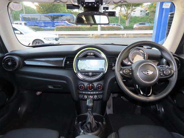 MINI クーパーS ペッパーpkg/idriveナビ/Bカメラ/ACC/衝突軽減B/コンフォートアクセス/ETC2.0/アンビエントライト/LEDヘッド/BTオーディオ/リアフィルム/純正17AW/リアCセンサー/禁煙車(4枚目)