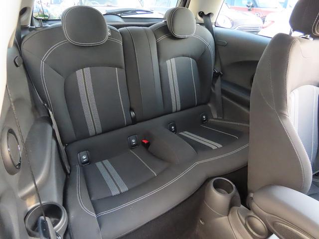 MINI クーパーS ペッパーpkg/idriveナビ/Bカメラ/ACC/衝突軽減B/コンフォートアクセス/ETC2.0/アンビエントライト/LEDヘッド/BTオーディオ/リアフィルム/純正17AW/リアCセンサー/禁煙車(6枚目)