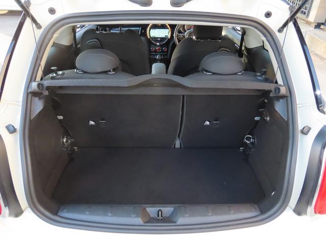 MINI クーパーS ペッパーpkg/idriveナビ/Bカメラ/ACC/衝突軽減B/コンフォートアクセス/ETC2.0/アンビエントライト/LEDヘッド/BTオーディオ/リアフィルム/純正17AW/リアCセンサー/禁煙車(7枚目)