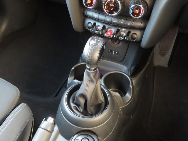 MINI クーパーS ペッパーpkg/idriveナビ/Bカメラ/ACC/衝突軽減B/コンフォートアクセス/ETC2.0/アンビエントライト/LEDヘッド/BTオーディオ/リアフィルム/純正17AW/リアCセンサー/禁煙車(10枚目)