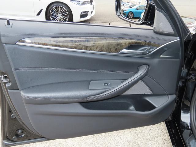 ５シリーズ ５３０ｉラグジュアリー　／サンルーフ／黒革／Ｉｎｄｉｖｉｄｕａｌ２０ＡＷ／ｈａｒｍａｎ／ｋａｒｄｏｎ／４ゾーンエアコン／センサテックダッシュボード／第６世代ｉＤｒｉｖｅナビ／全周囲カメラ／ＤＴＶ／ヒーター付Ｐシート／記録簿／（27枚目）