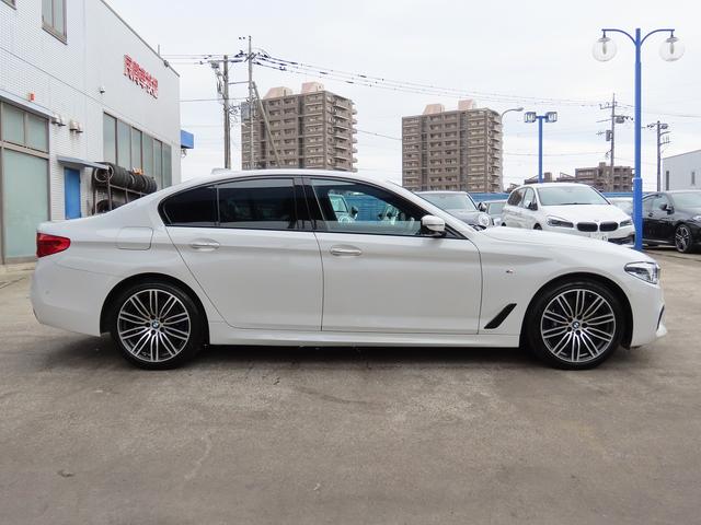 ５シリーズ ５４０ｉ　Ｍスポーツ　イノベーションｐｋｇ／黒革／ＨＵＤ／ＡＣＣ／ＢＳＭ／第６世代ｉＤｒｉｖｅナビ／全周囲カメラ／ＤＴＶ／ＢＴオーディオ／パドルシフト／ヒーター付Ｐシート／ＰＷトランク／ＬＥＤ／アンビエントライト／記録簿／（67枚目）