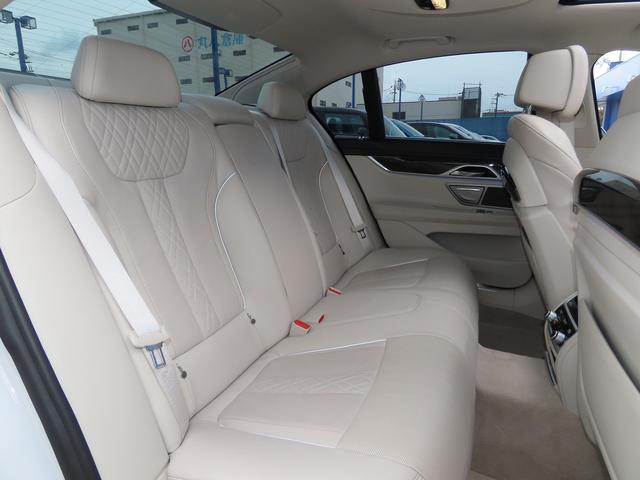 ７シリーズ ７４０ｄ　ｘＤｒｉｖｅ　エクゼクティブ　／ホワイトレザー／サンルーフ／ＢＭＷレーザーライト／ＨＵＤ／ｈａｒｍａｎ／ｋａｒｄｏｎ／第６世代ｉＤｒｉｖｅナビ／全周囲カメラ／ＤＴＶ／ＢＴオーディオ／ベンチレーションシート／アンビエントライト／（8枚目）