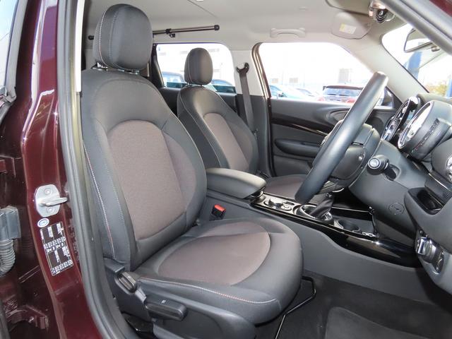 ＭＩＮＩ クーパー　クラブマン　ペッパーｐｋｇ／ＡＣＣ／インテリＳ／ＮＥＷｉＤｒｉｖｅナビ／Ｂカメラ／ＢＴオーディオ／スマキー／アイドリングＳＴＯＰ／ＬＥＤヘッド／ＦＲフォグ／Ｃソナー／ＡＵＸ／ＵＳＢ／禁煙車／記録簿／（6枚目）