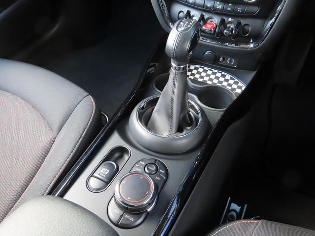 ＭＩＮＩ クーパー　クラブマン　ペッパーｐｋｇ／ＡＣＣ／インテリＳ／ＮＥＷｉＤｒｉｖｅナビ／Ｂカメラ／ＢＴオーディオ／スマキー／アイドリングＳＴＯＰ／ＬＥＤヘッド／ＦＲフォグ／Ｃソナー／ＡＵＸ／ＵＳＢ／禁煙車／記録簿／（14枚目）