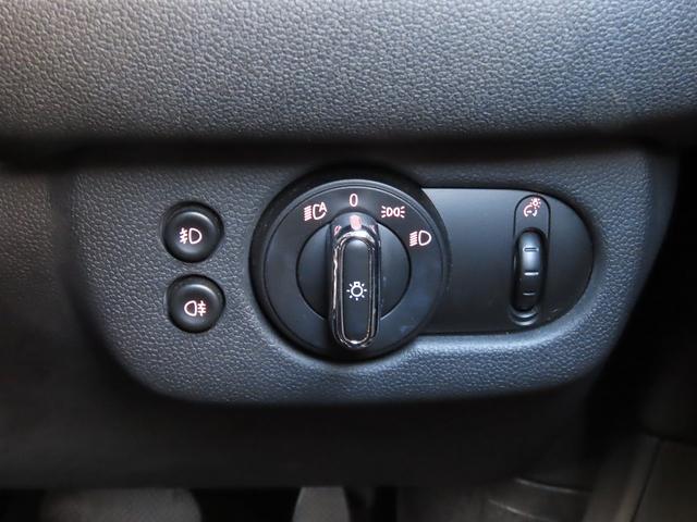 ＭＩＮＩ クーパー　クラブマン　ペッパーｐｋｇ／ＡＣＣ／インテリＳ／ＮＥＷｉＤｒｉｖｅナビ／Ｂカメラ／ＢＴオーディオ／スマキー／アイドリングＳＴＯＰ／ＬＥＤヘッド／ＦＲフォグ／Ｃソナー／ＡＵＸ／ＵＳＢ／禁煙車／記録簿／（33枚目）