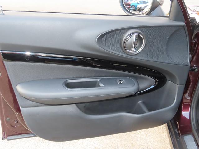 ＭＩＮＩ クーパー　クラブマン　ペッパーｐｋｇ／ＡＣＣ／インテリＳ／ＮＥＷｉＤｒｉｖｅナビ／Ｂカメラ／ＢＴオーディオ／スマキー／アイドリングＳＴＯＰ／ＬＥＤヘッド／ＦＲフォグ／Ｃソナー／ＡＵＸ／ＵＳＢ／禁煙車／記録簿／（35枚目）