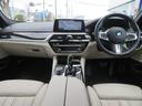 ５３０ｉ　Ｍスポーツ　イノベーションｐｋｇ／ベージュ革／ＨＵＤ／ＡＣＣ／ＢＳＭ／ＬＫＡ／ソフトクロージャードア／タッチスクリーンＮＥＷｉＤｒｉｖｅナビ／全周囲カメラ／アンビエントライト／パドルシフト／ヒーター付Ｐシート／(6枚目)