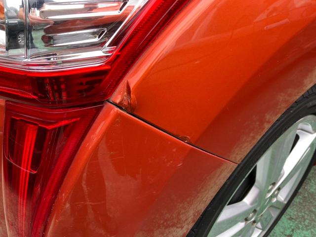 リアバンパーにへこみ傷あります。