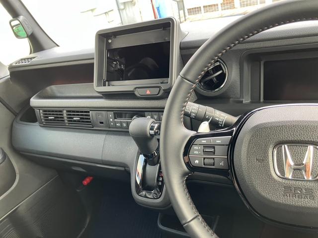 シンプルなインパネ周りで操作もしやすいです