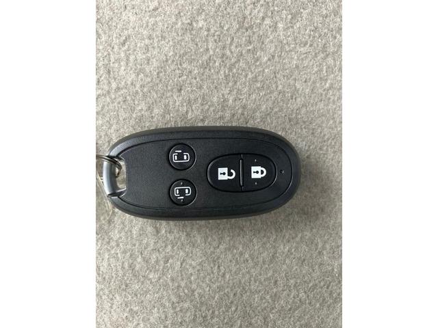 エブリイワゴン ＰＺターボスペシャル　４ＷＤ　両側電動スライドドア　クリアランスソナー　衝突被害軽減システム　ＬＥＤヘッドランプ　スマートキー　アイドリングストップ　電動格納ミラー　シートヒーター　ベンチシート　ＣＶＴ　盗難防止システム（12枚目）