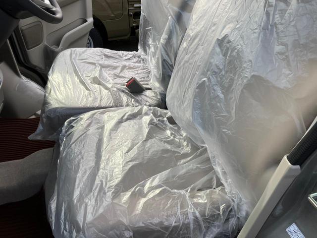 エブリイワゴン ＰＺターボスペシャル　４ＷＤ　両側電動スライドドア　クリアランスソナー　衝突被害軽減システム　ＬＥＤヘッドランプ　スマートキー　アイドリングストップ　電動格納ミラー　シートヒーター　ベンチシート　ＣＶＴ　盗難防止システム（14枚目）