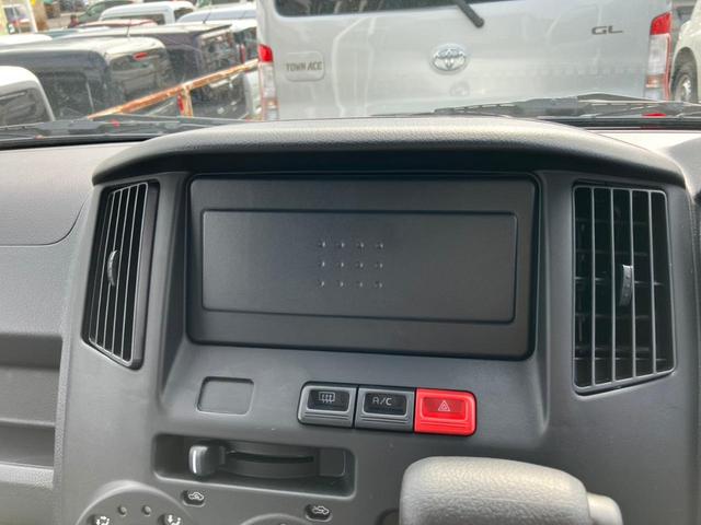 グランマックスカーゴ ＧＬ　クリアランスソナー　衝突被害軽減システム　両側スライドドア　キーレスエントリー　アイドリングストップ　ＡＴ　ＥＳＣ　エアコン　パワーウィンドウ　運転席エアバッグ　助手席エアバッグ（11枚目）