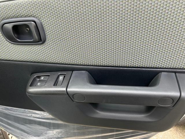 グランマックスカーゴ ＧＬ　クリアランスソナー　衝突被害軽減システム　両側スライドドア　キーレスエントリー　アイドリングストップ　ＡＴ　ＥＳＣ　エアコン　パワーウィンドウ　運転席エアバッグ　助手席エアバッグ（12枚目）