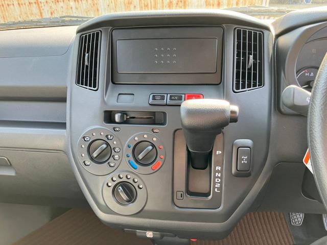 グランマックスカーゴ ＧＬ　４ＷＤ　クリアランスソナー　衝突被害軽減システム　両側スライドドア　キーレスエントリー　アイドリングストップ　ＡＴ　ＥＳＣ　エアコン　パワーウィンドウ　運転席エアバッグ　助手席エアバッグ（9枚目）
