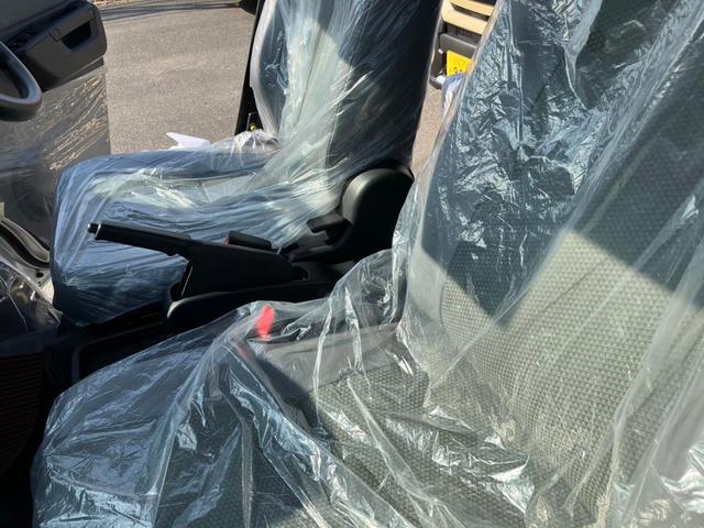 グランマックスカーゴ ＧＬ　４ＷＤ　クリアランスソナー　衝突被害軽減システム　両側スライドドア　キーレスエントリー　アイドリングストップ　ＡＴ　ＥＳＣ　エアコン　パワーウィンドウ　運転席エアバッグ　助手席エアバッグ（15枚目）