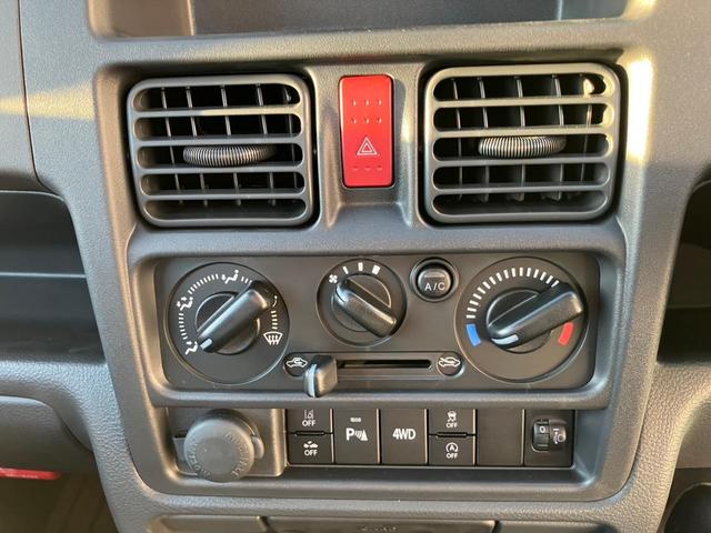 キャリイトラック ＫＣエアコン・パワステ　４ＷＤ　ＡＴ　衝突被害軽減システム　クリアランスソナー　レーンアシスト　アイドリングストップ　オートライト　ＥＳＣ　エアコン　パワーステアリング　パワーウィンドウ　運転席エアバッグ（16枚目）