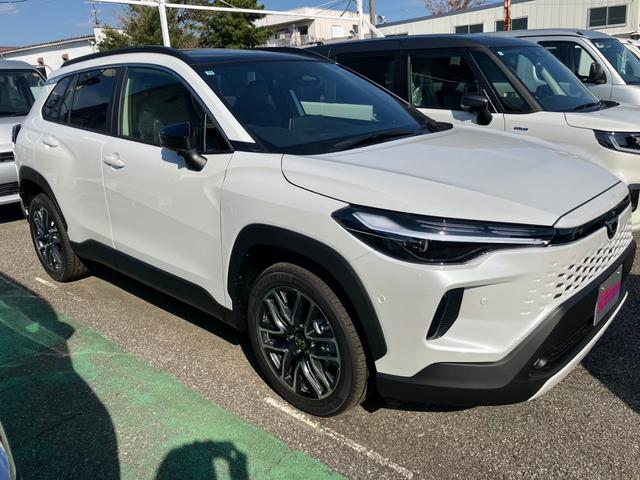 カローラクロス ハイブリッド　Ｚ　バックカメラ　サイドカメラ　クリアランスソナー　オートクルーズコントロール　レーンアシスト　パークアシスト　衝突被害軽減システム　オートマチックハイビーム　オートライト　ＬＥＤヘッドランプ（8枚目）