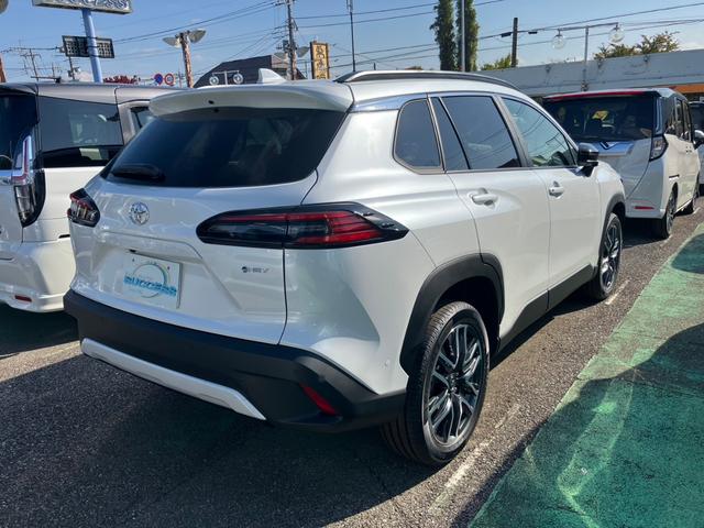 カローラクロス ハイブリッド　Ｚ　バックカメラ　サイドカメラ　クリアランスソナー　オートクルーズコントロール　レーンアシスト　パークアシスト　衝突被害軽減システム　オートマチックハイビーム　オートライト　ＬＥＤヘッドランプ（11枚目）