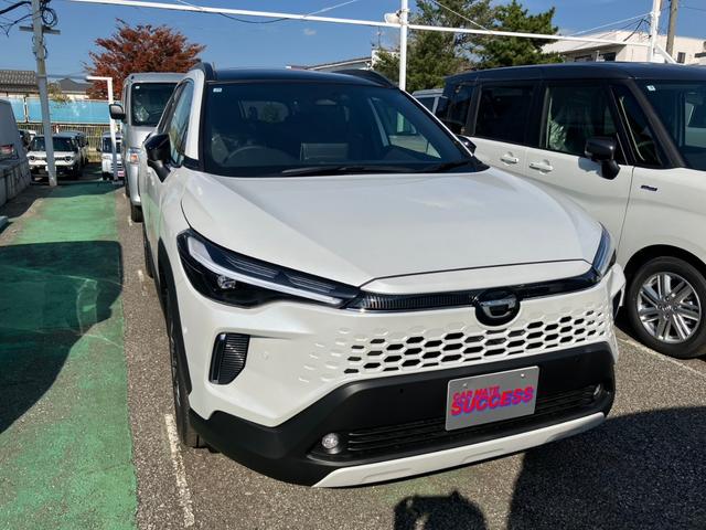 カローラクロス ハイブリッド　Ｚ　バックカメラ　サイドカメラ　クリアランスソナー　オートクルーズコントロール　レーンアシスト　パークアシスト　衝突被害軽減システム　オートマチックハイビーム　オートライト　ＬＥＤヘッドランプ（12枚目）